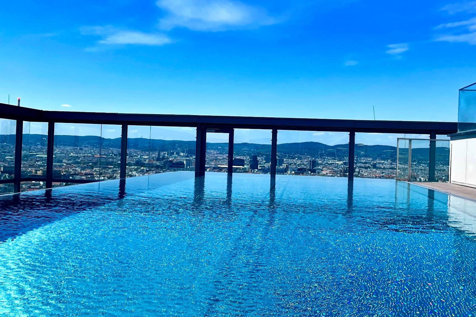 Panorama Sky Apartment I Rooftop Pool I Metro Station فيينا المظهر الخارجي الصورة