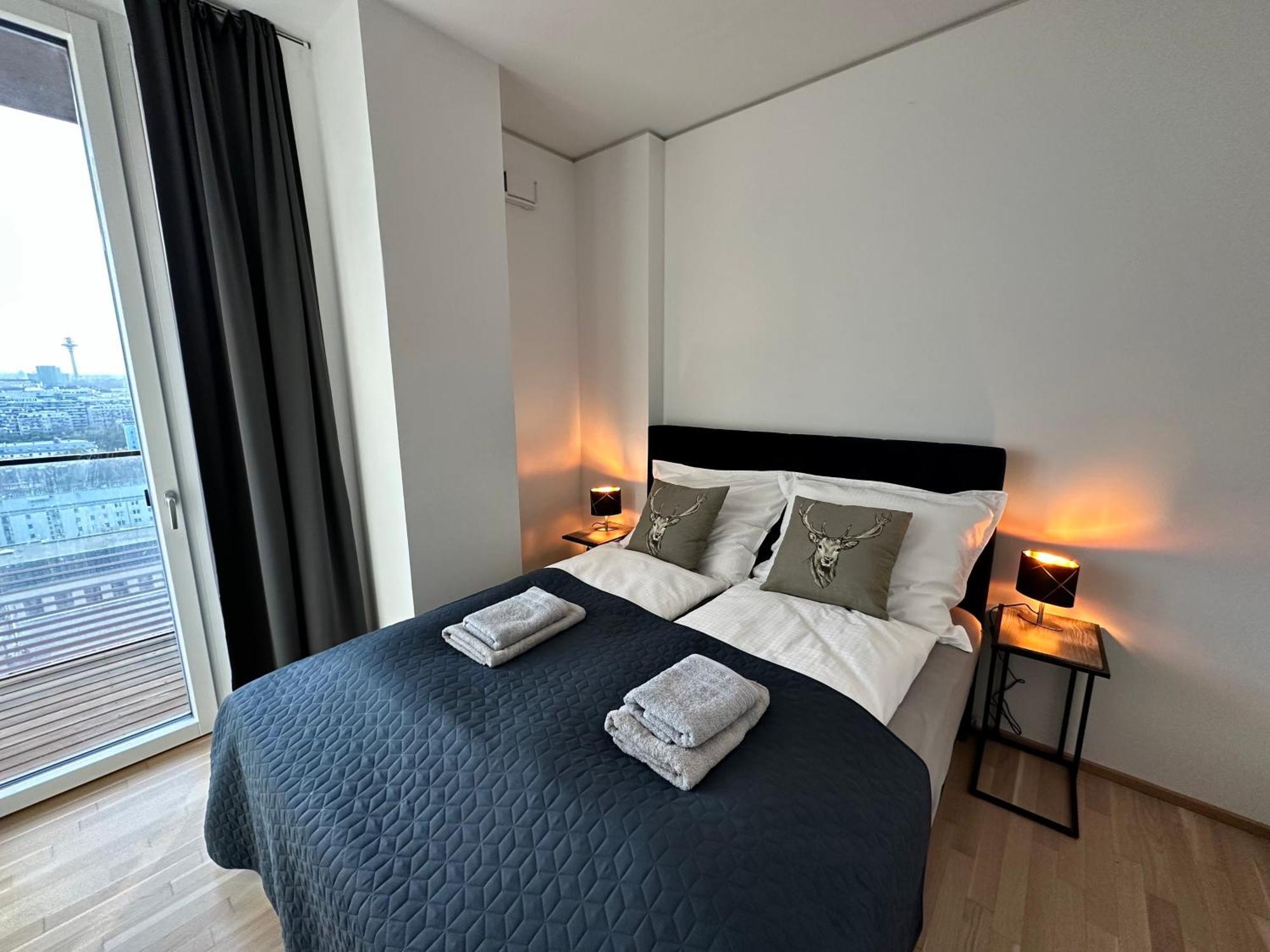 Panorama Sky Apartment I Rooftop Pool I Metro Station فيينا المظهر الخارجي الصورة