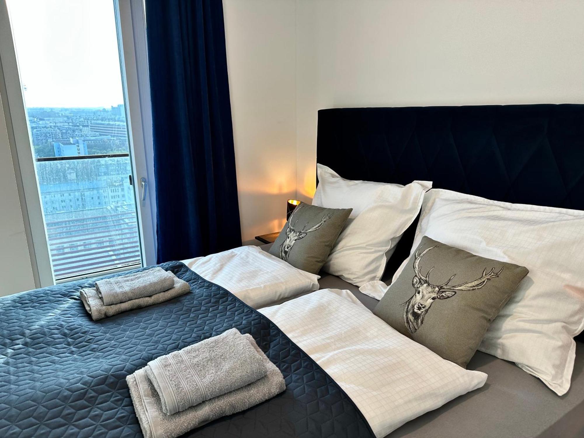 Panorama Sky Apartment I Rooftop Pool I Metro Station فيينا المظهر الخارجي الصورة