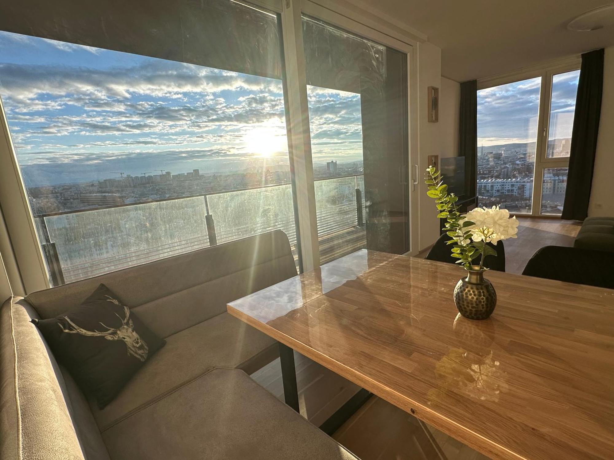 Panorama Sky Apartment I Rooftop Pool I Metro Station فيينا المظهر الخارجي الصورة